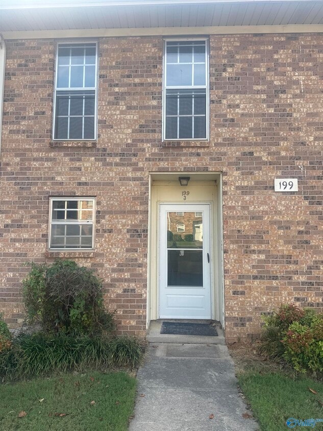 Primary Photo - 199 Marinawoods Dr SE