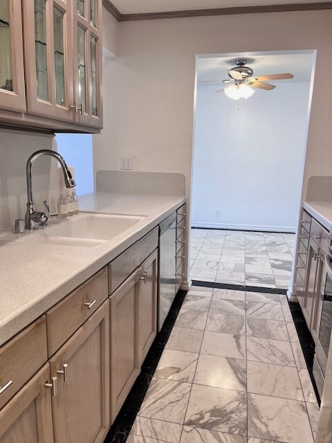 Kitchen - 906 N Doheny Dr