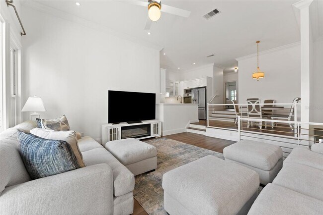 Foto del edificio - 625 Tropical Breeze Wy