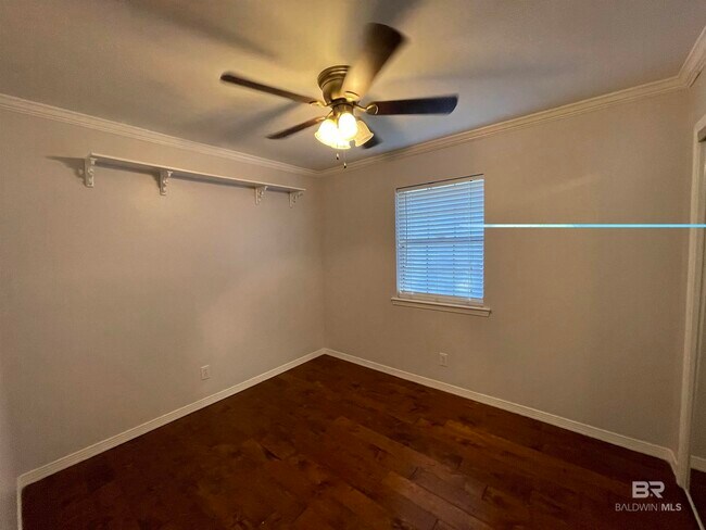 Foto del edificio - 353 S School St