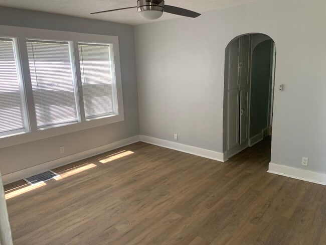 Living room - 2205 N Bell St