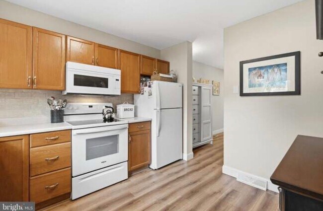 Foto del edificio - 146 Larchwood Ct