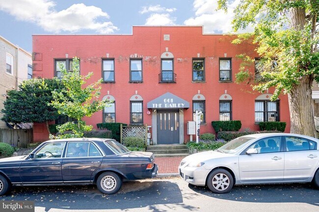 Foto del edificio - 661 Morris Pl NE