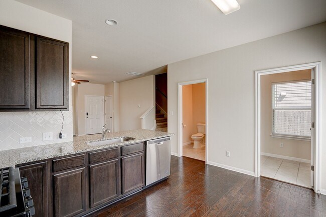 Building Photo - Charming 3-Bed, 2.5-Bath Home with Spaciou...