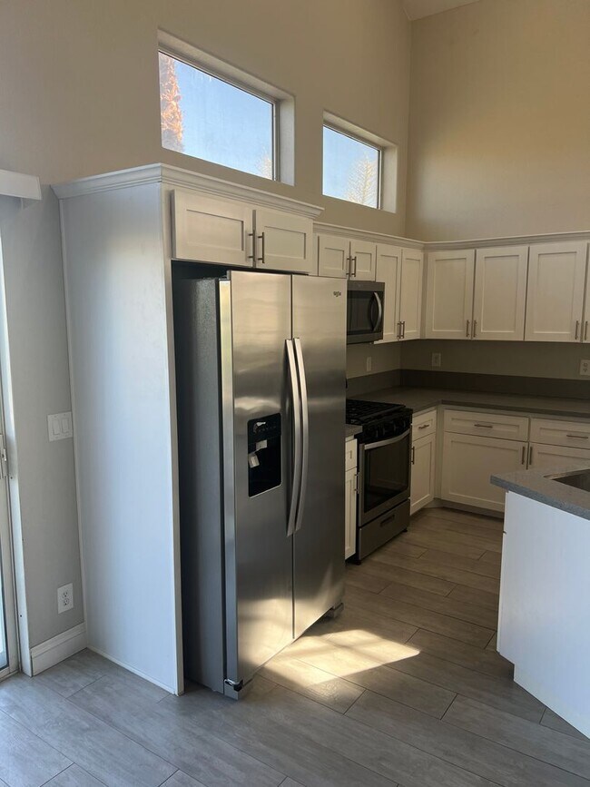 Building Photo - Renovated Green Valley Gated Home