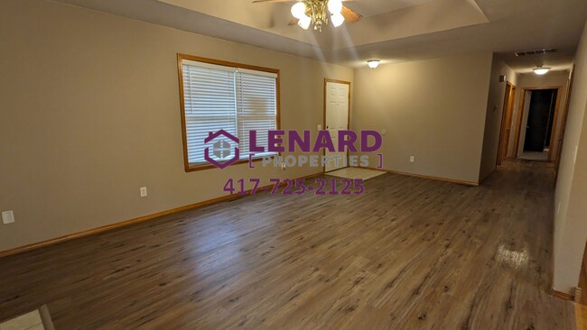 Foto del edificio - 3 Bedroom, 2 Bathroom House with Fenced Ba...