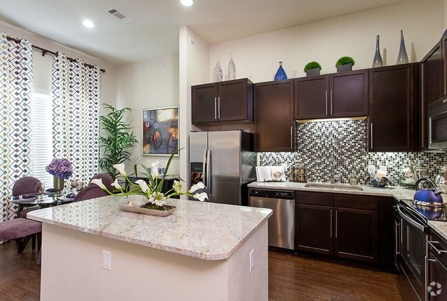 Kitchen - Domain on the Parkway