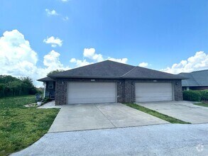 Building Photo - 5551-5553 N Brown Ln