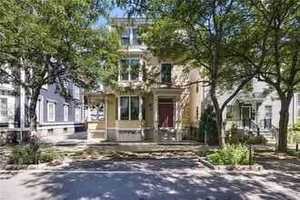Building Photo - 44 Sycamore St