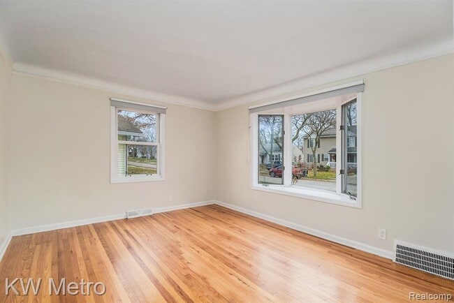 Building Photo - 1849 Cambridge Rd