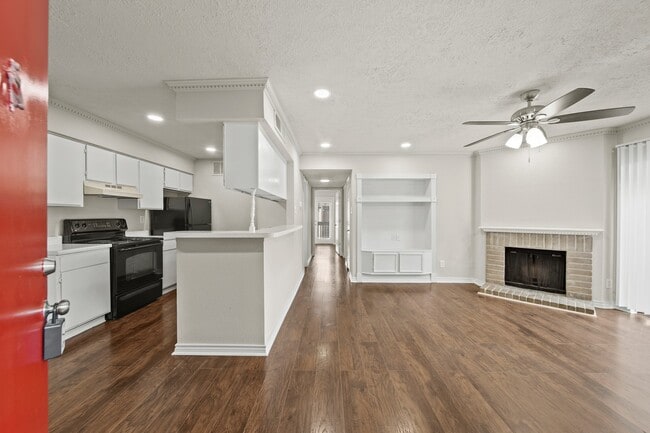 Building Photo - 12905 Woodforest Blvd