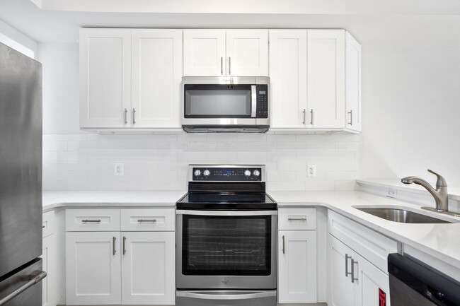 Kitchen - 1728 N Sydenham St