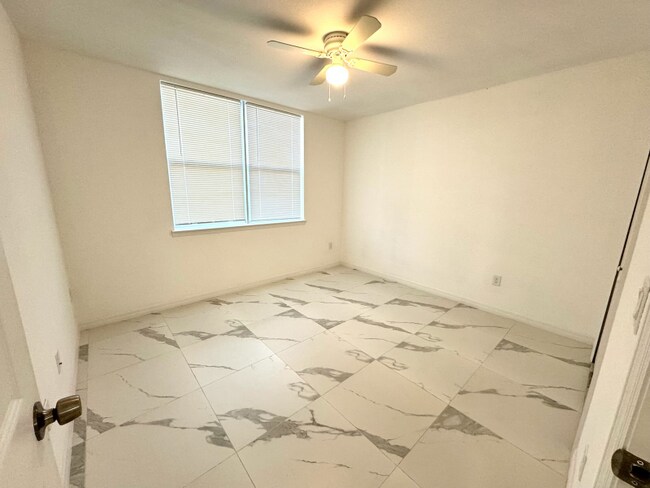 Building Photo - 746 SW 8th Terrace