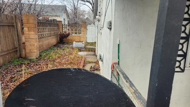 sideyard - 152 N Spring St