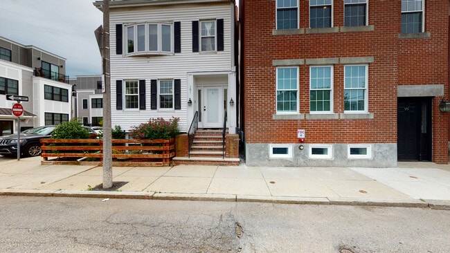 Building Photo - 101 Baxter St