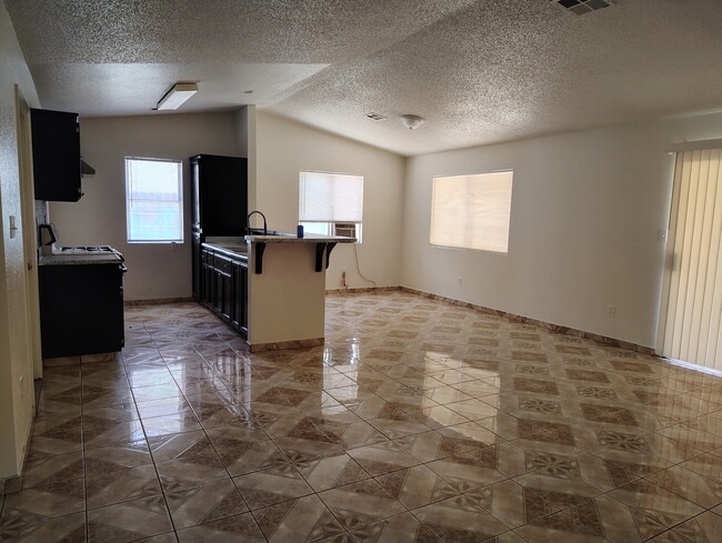 Building Photo - 1901 Calla Lily Dr