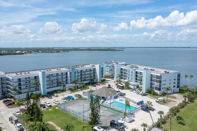 Foto del edificio - 3601 S Banana River Blvd