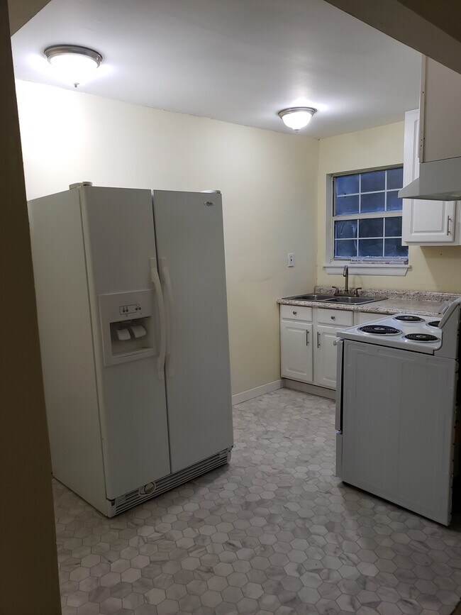 Building Photo - 356 Lincoln St