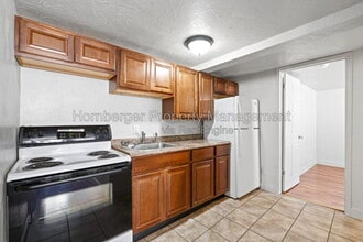 Building Photo - 1108 W 12th Ave