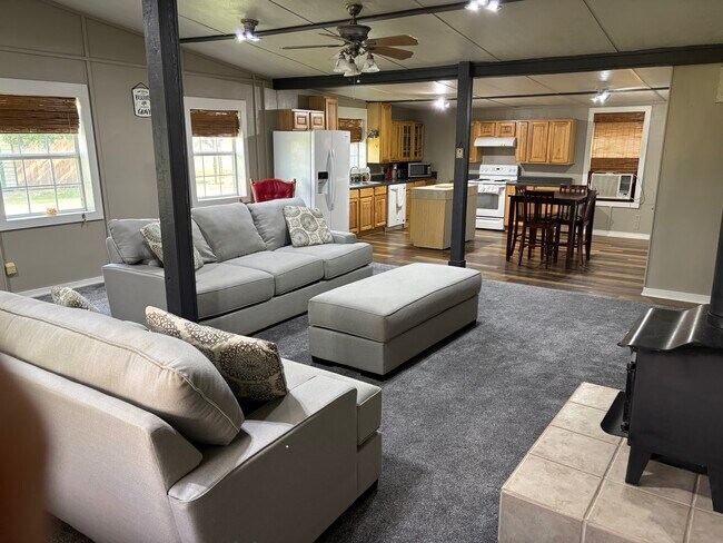 Foto del edificio - 7796 Ranch Rd 965
