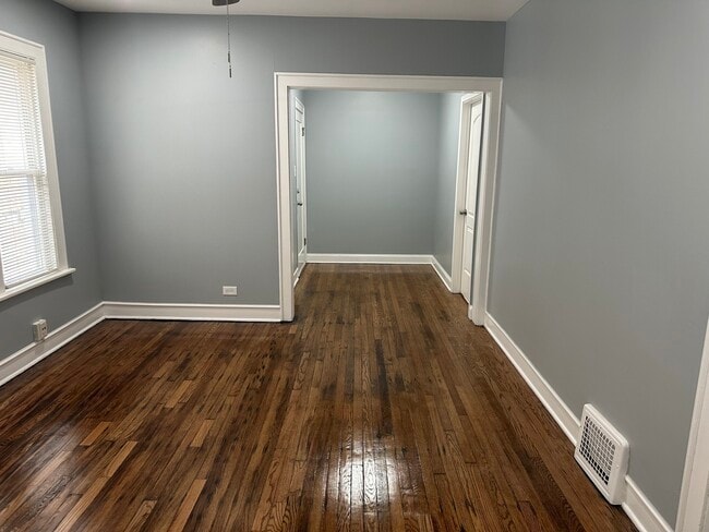 Building Photo - 12052 S La Salle St