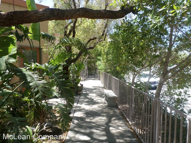 Foto del edificio - 577 W Racquet Club Rd