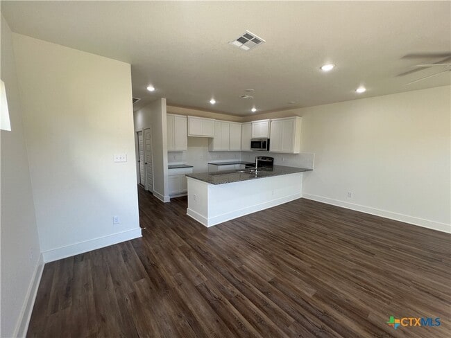 Building Photo - 1806 Royal Loop