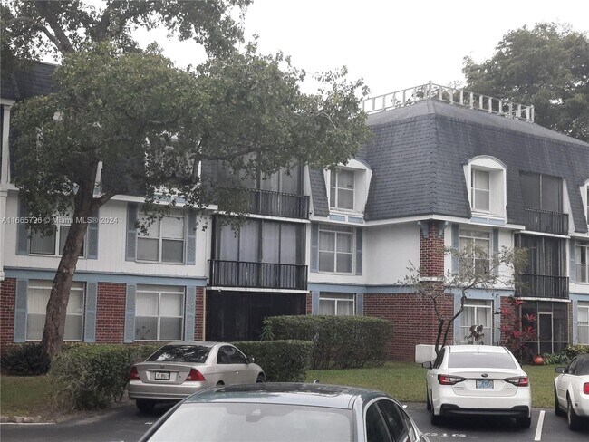 Building Photo - 3660 Inverrary Dr