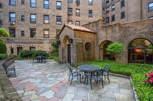 Foto del edificio - 14 N Chatsworth Ave