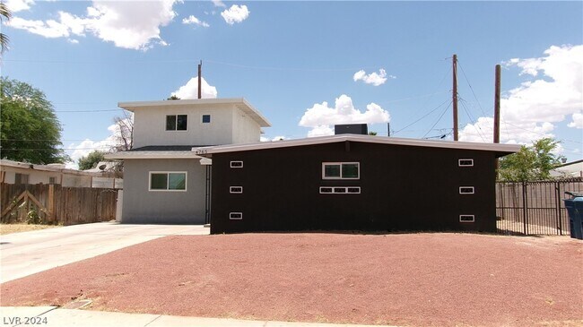 Foto del edificio - 4765 Blanton Dr
