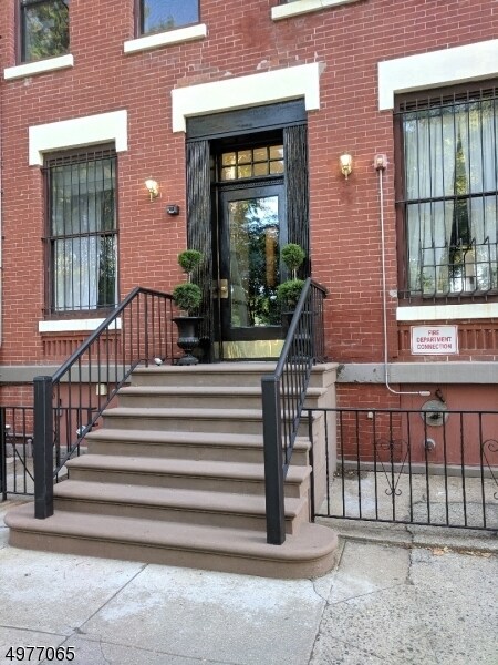 Primary Photo - 254 9th St