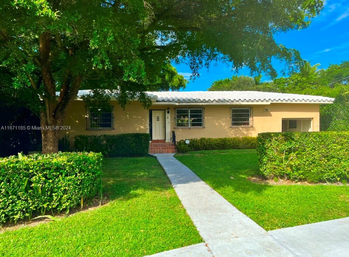 Foto principal - 3240 SW 57th Ave