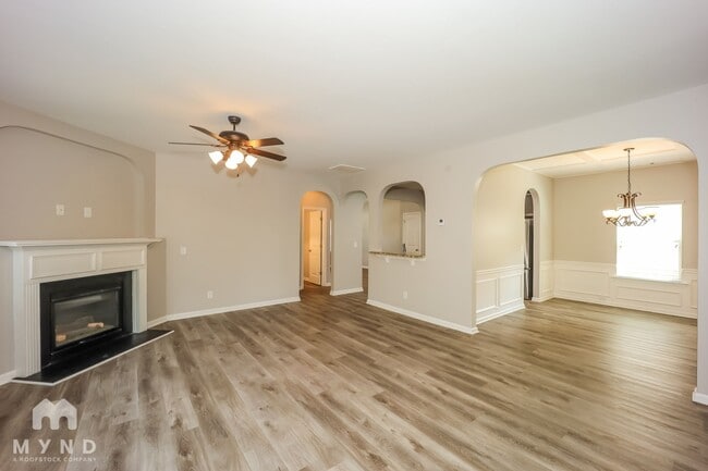 Building Photo - 61 Matador Way