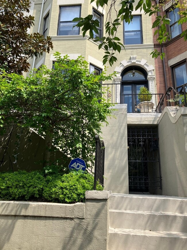 Building Photo - 1813 24th St NW