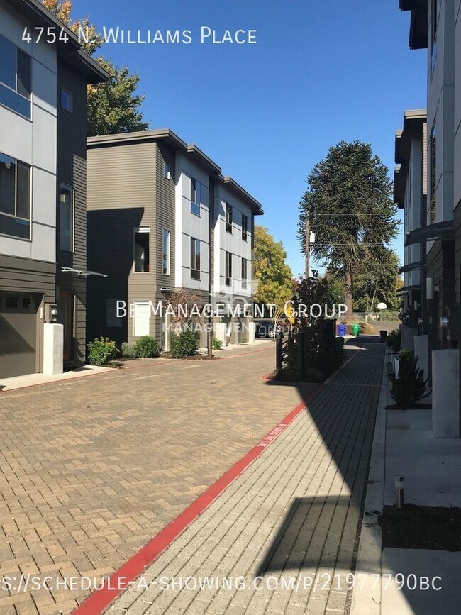 Foto del edificio - Bright and Beautiful Newer Modern End Unit...