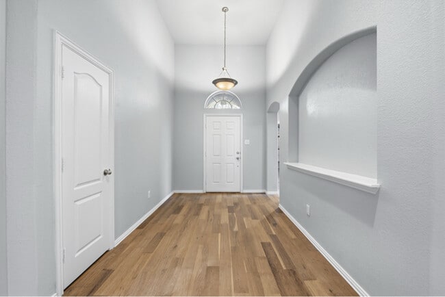 Foto del edificio - 4405 Grassy Glen Dr
