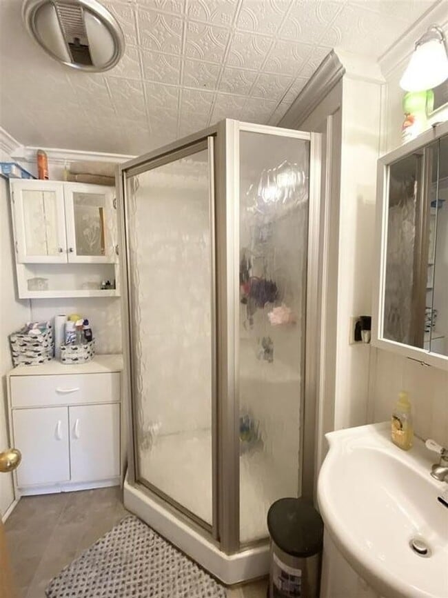 Building Photo - 2 bedroom 1 bath home
