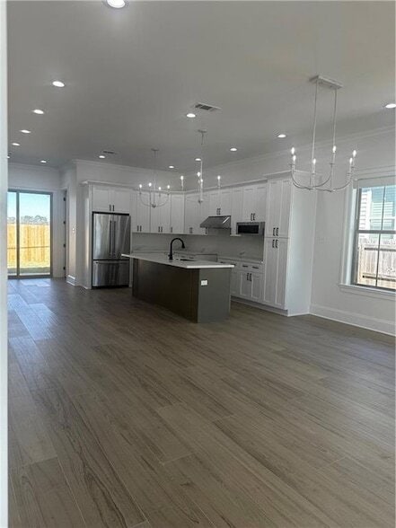 Building Photo - 2300 Pirate Dr