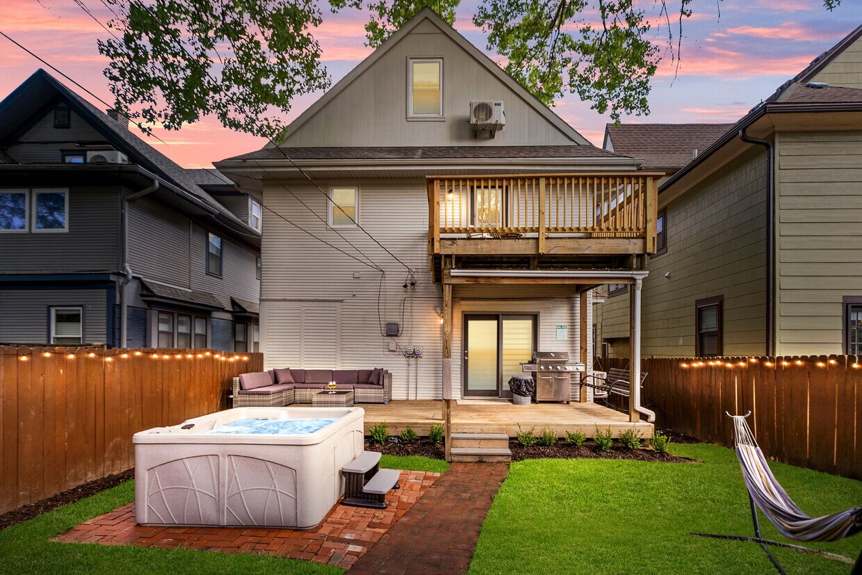 Foto principal - 3938 McGee St