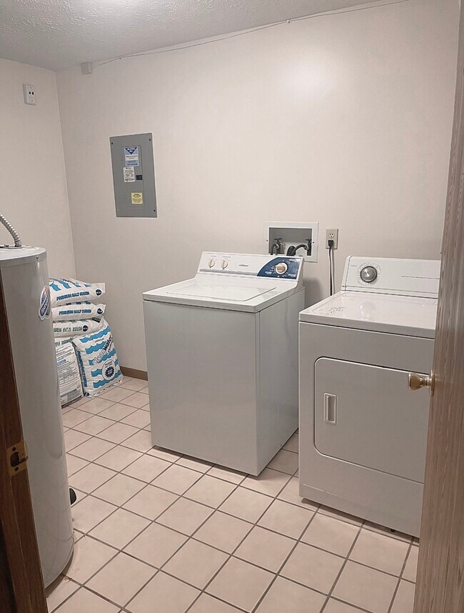 4758 Sunnybrook Rd, Kent, OH 44240 Townhome Rentals in Kent OH