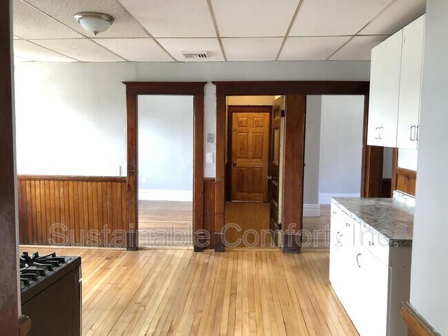 Building Photo - 19 Almont Ave
