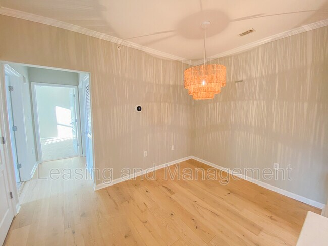 Building Photo - 400 Bucksley Ln