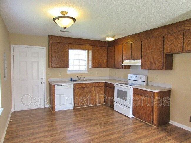 Building Photo - 1006 Tj Ln