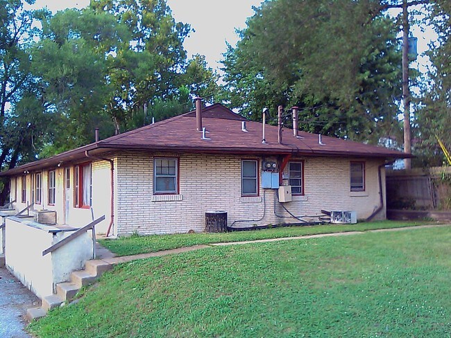 Building Photo - 10004 Balboa Dr