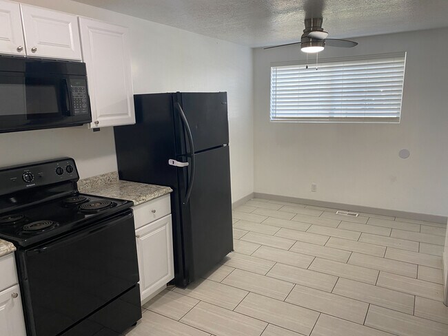 Kitchen - 2590 W Robin Rd
