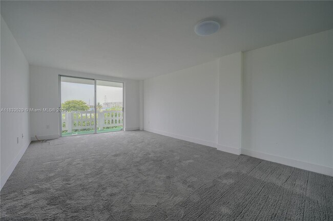 Foto del edificio - 15600 NW 7th Ave