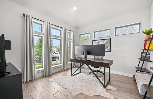 Building Photo - 8208 Spire View