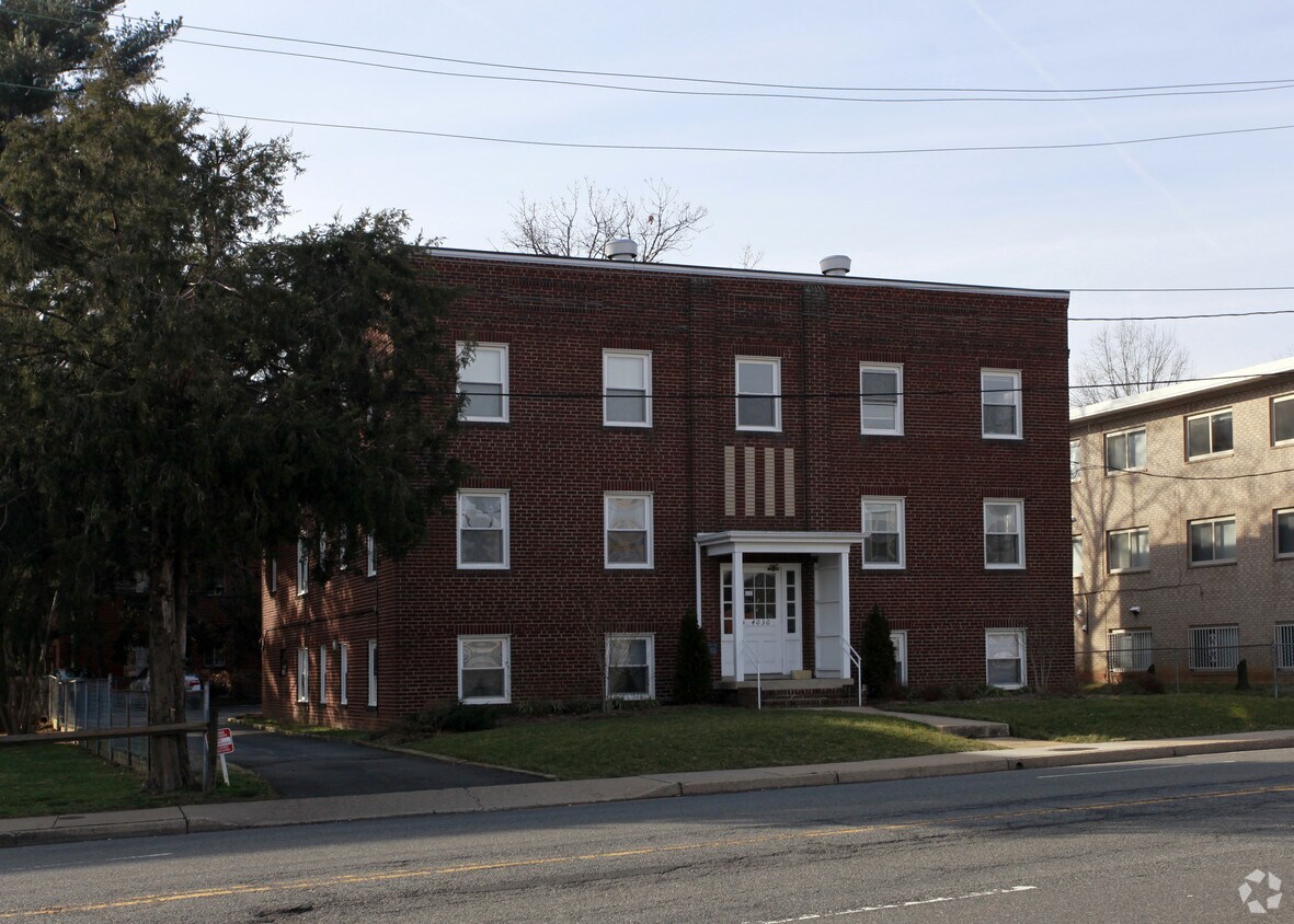 Primary Photo - 4030 Washington Blvd