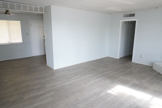 Building Photo - Beautiful Remodeled Duplex with 3 bed-1.5 bath in 79912