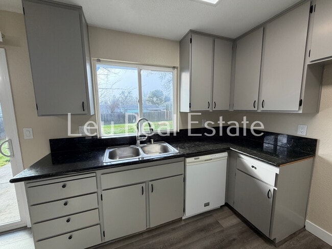 Foto del edificio - 7628 N Colony Wy